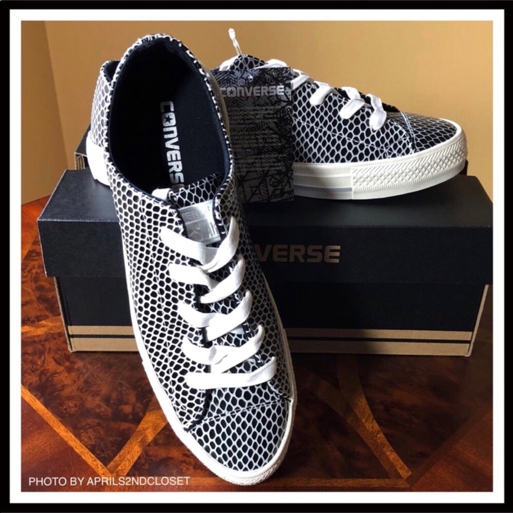 CONVERSE LEATHER LO OX BLACK EMBOSSED SNEAKERS - Picture 2 of 8